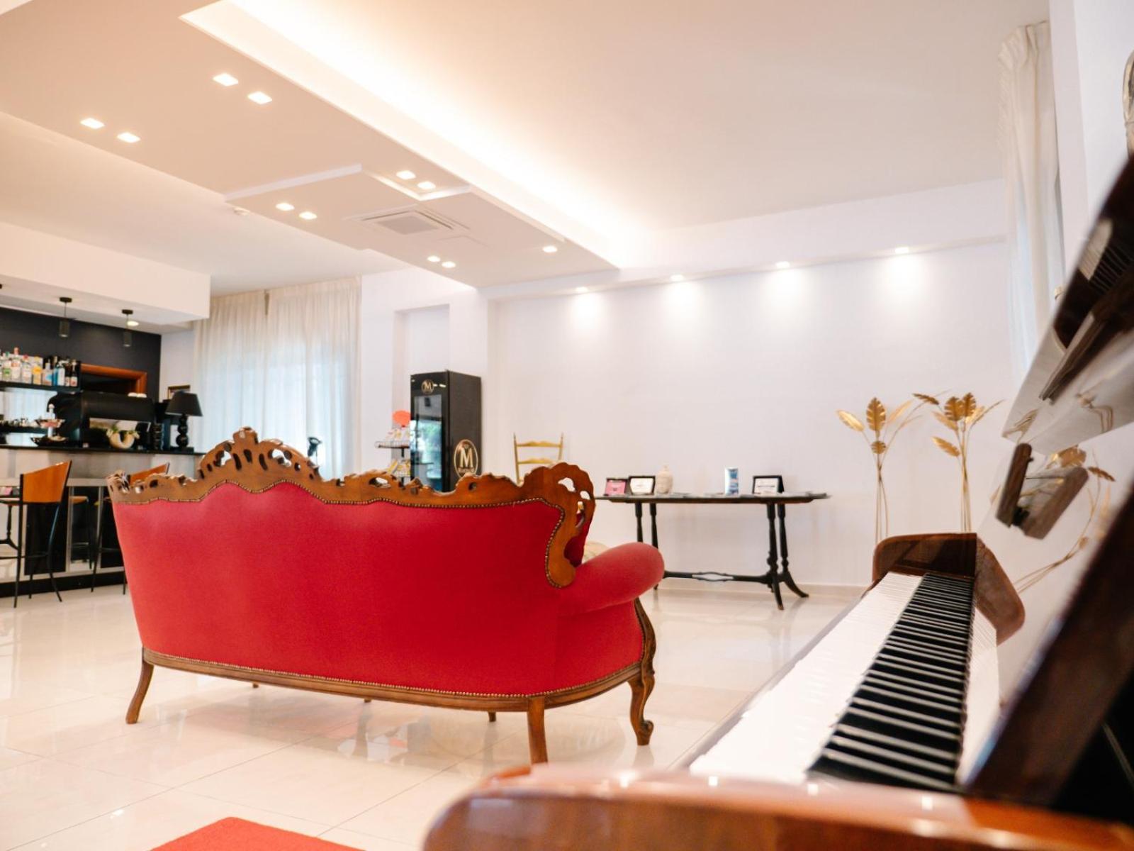 Hotel Antagos Монтезільвано Екстер'єр фото