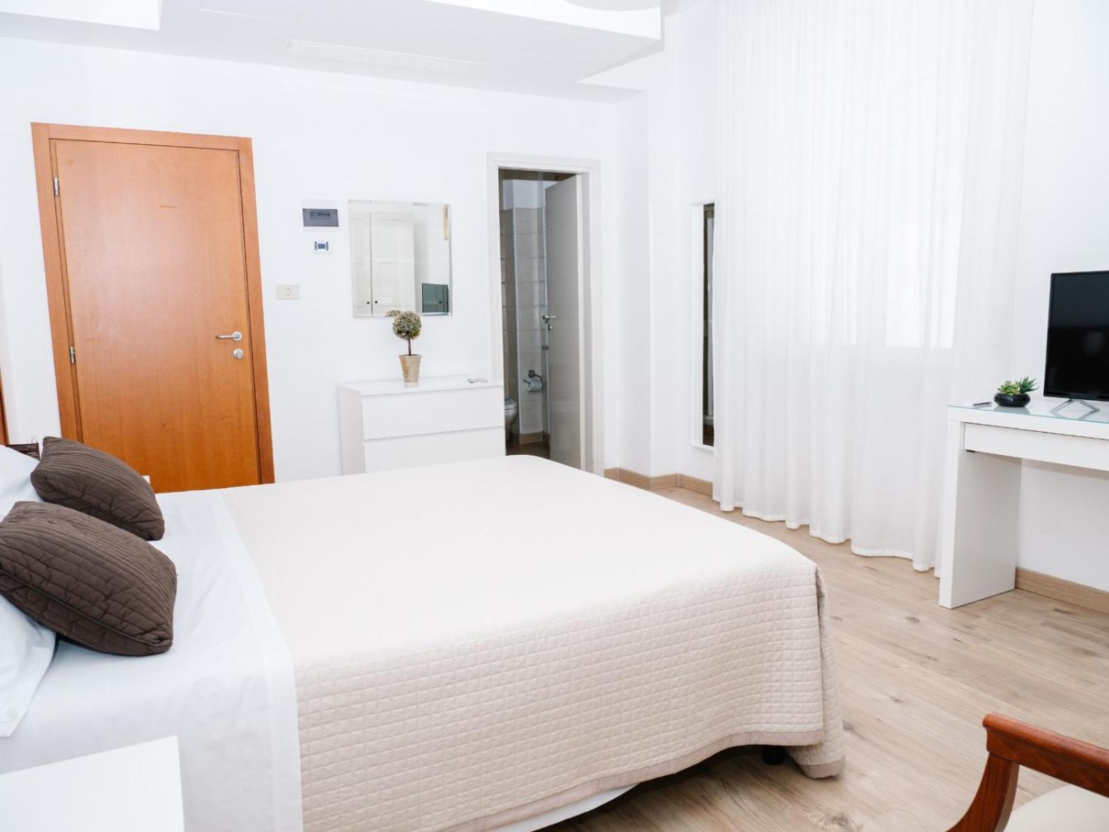 Hotel Antagos Монтезільвано Екстер'єр фото