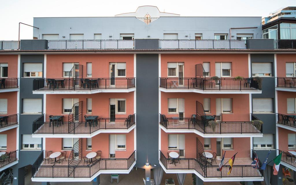 Hotel Antagos Монтезільвано Екстер'єр фото
